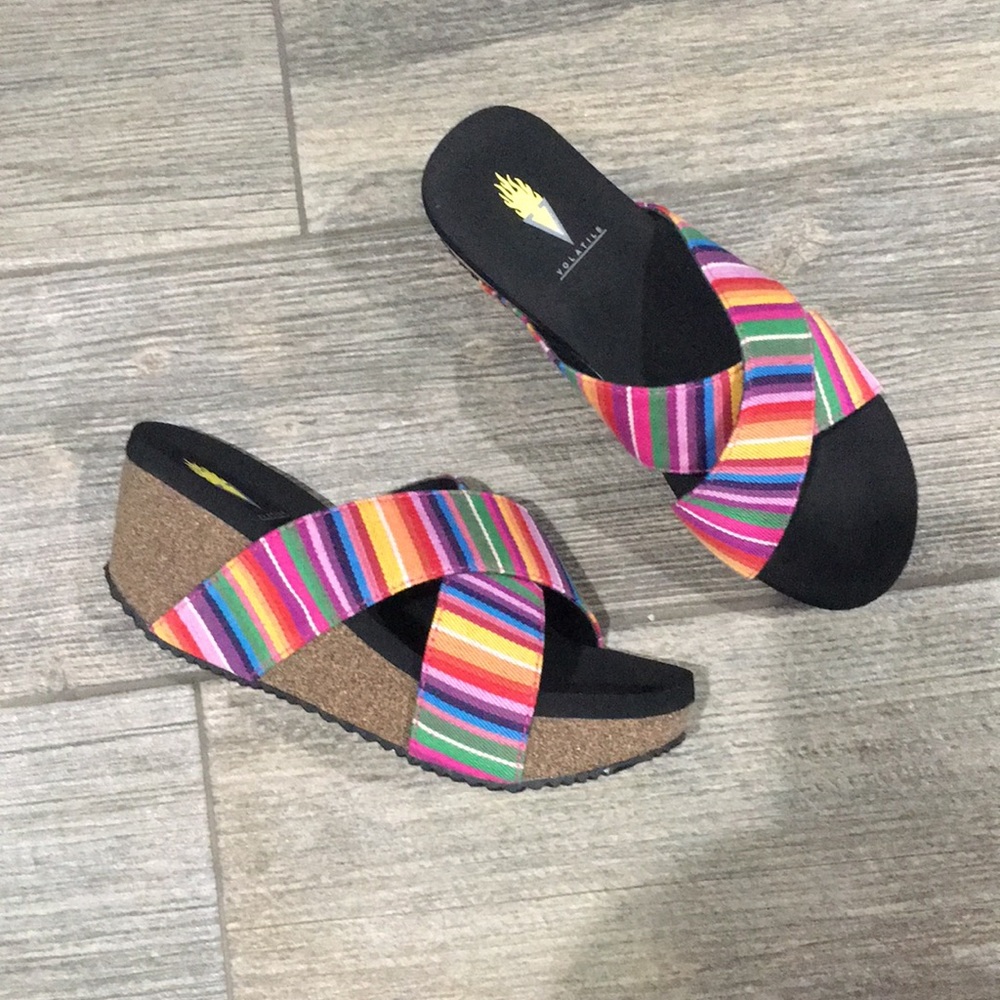 Very Volatile wedge sandal